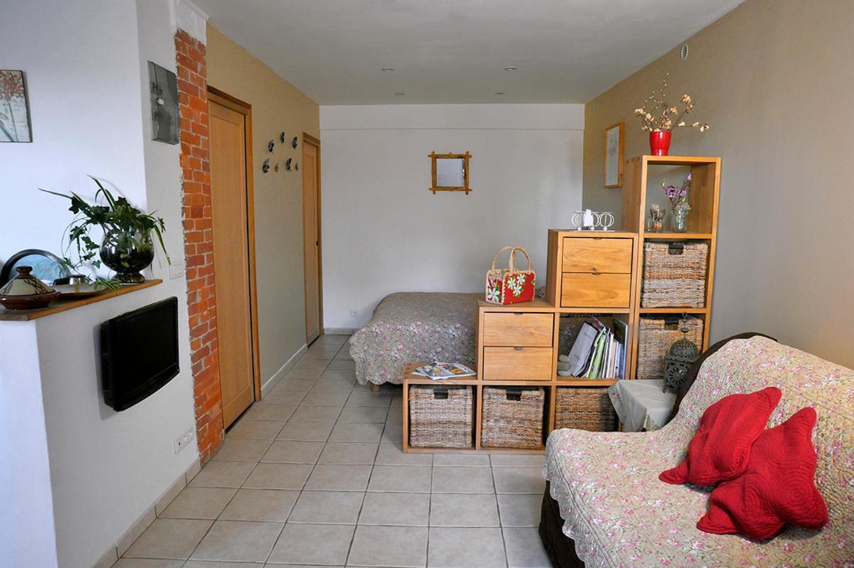 Bed&breakfast La Maison De Nathalie Les Mayons Extérieur photo