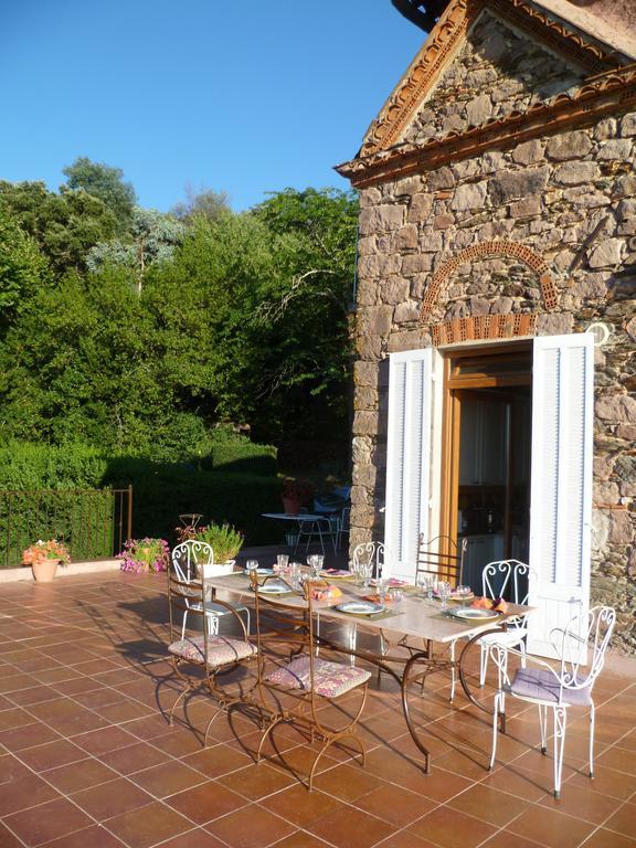 Bed&breakfast La Maison De Nathalie Les Mayons Extérieur photo
